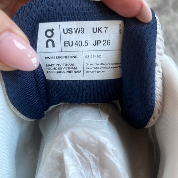 On Cloudtrax Water Repellent Hiking Boots/Shoe | Frost White - Picture 8 of 8